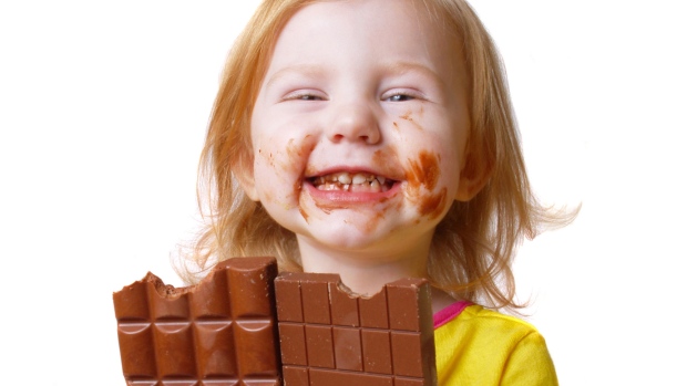 kids eating chocolate